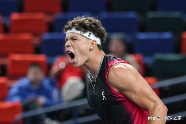 将肩负带队 将肩负带队