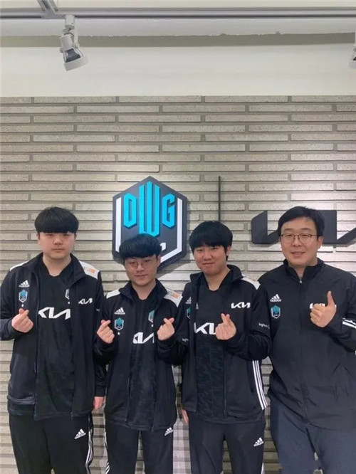 在当今足坛 在当今足坛