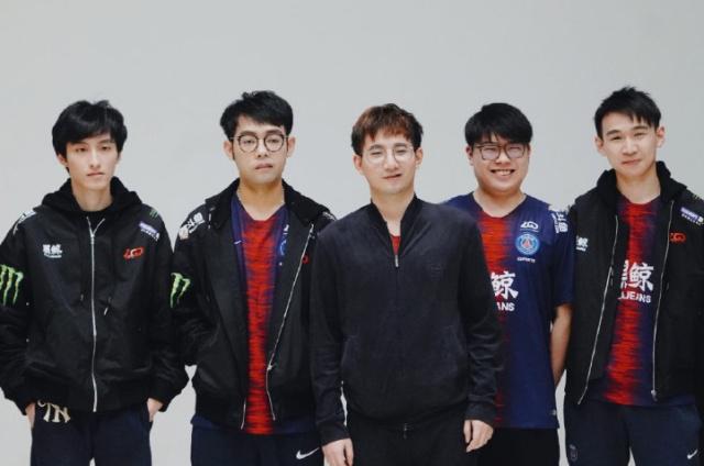 通过她了解 通过她了解