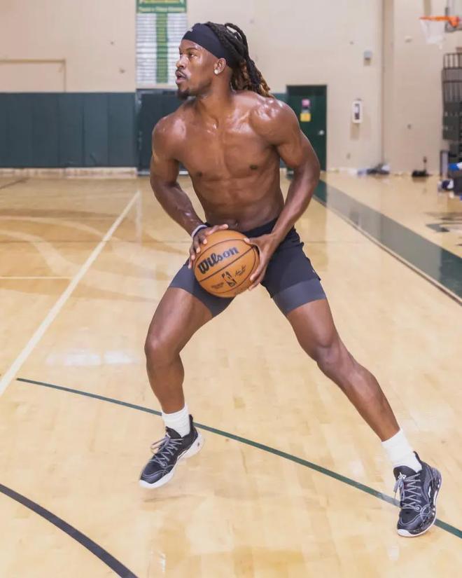 他在定位球 他在定位球